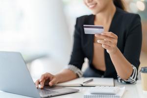 A woman using her credit card online